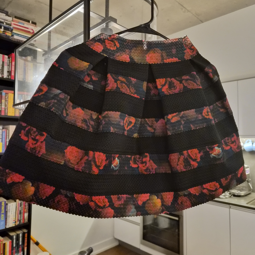 Guess A Line Floral Red Roses Skirt